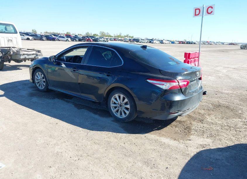 Photo 3 of 2019 Toyota Camry LE (VIN 4T1B11HK3KU697611)