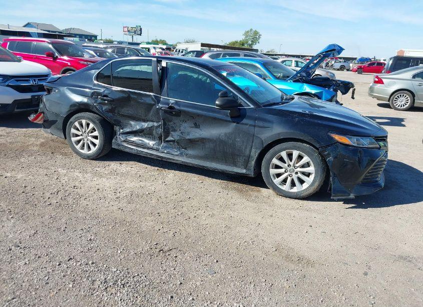 Photo 6 of 2019 Toyota Camry LE (VIN 4T1B11HK3KU697611)