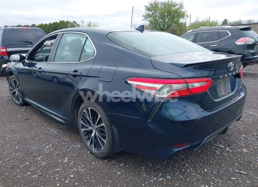 Photo 3 of 2019 Toyota Camry SE (VIN 4T1B11HK3KU702368)