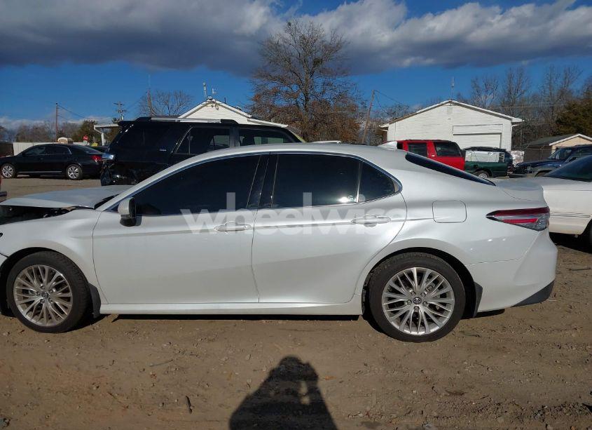 Photo 13 of 2019 Toyota Camry XLE (VIN 4T1B11HK3KU719915)