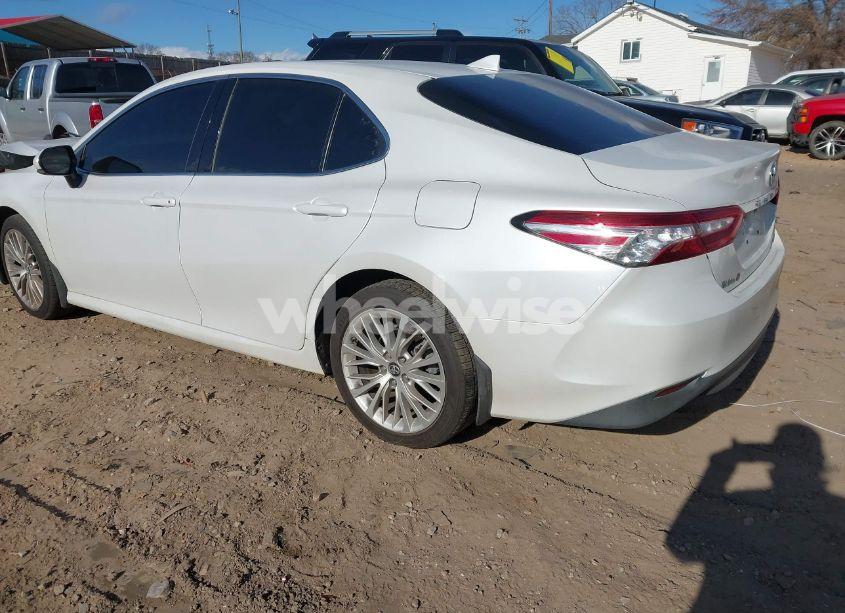 Photo 3 of 2019 Toyota Camry XLE (VIN 4T1B11HK3KU719915)
