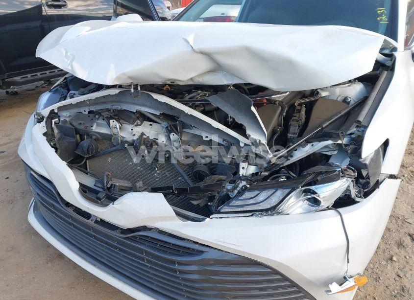 Photo 6 of 2019 Toyota Camry XLE (VIN 4T1B11HK3KU719915)