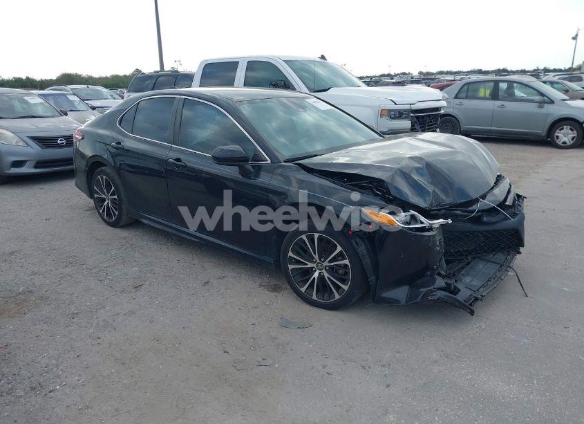 2019 Toyota Camry SE (VIN 4T1B11HK3KU735564) main photo