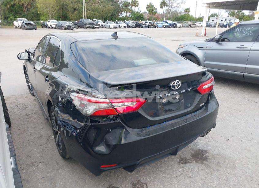 Photo 14 of 2019 Toyota Camry SE (VIN 4T1B11HK3KU735564)