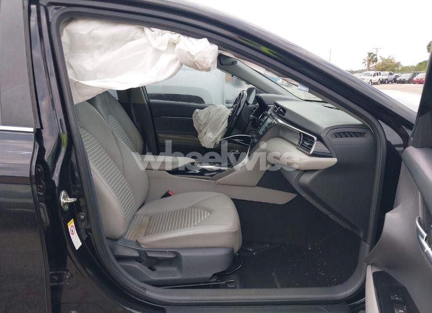 Photo 5 of 2019 Toyota Camry SE (VIN 4T1B11HK3KU735564)