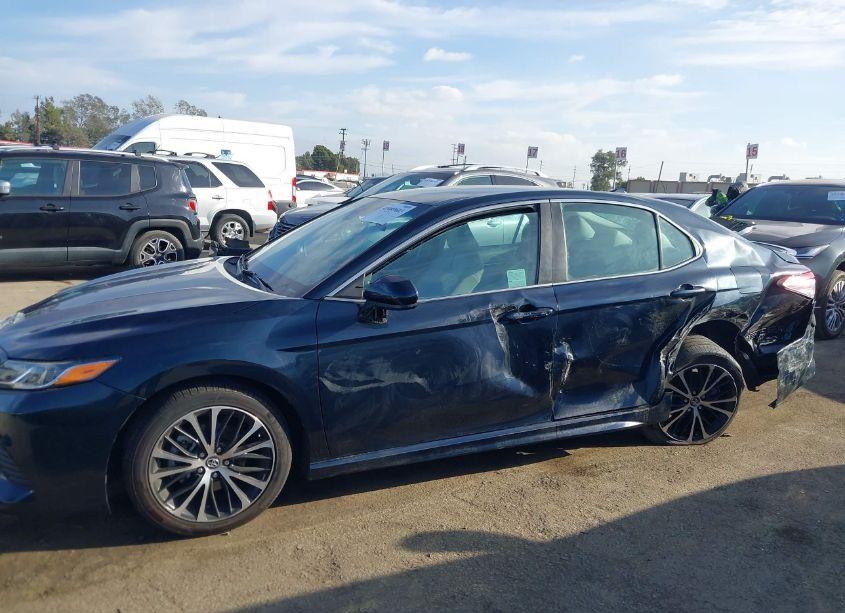 Photo 14 of 2019 Toyota Camry SE (VIN 4T1B11HK3KU735824)