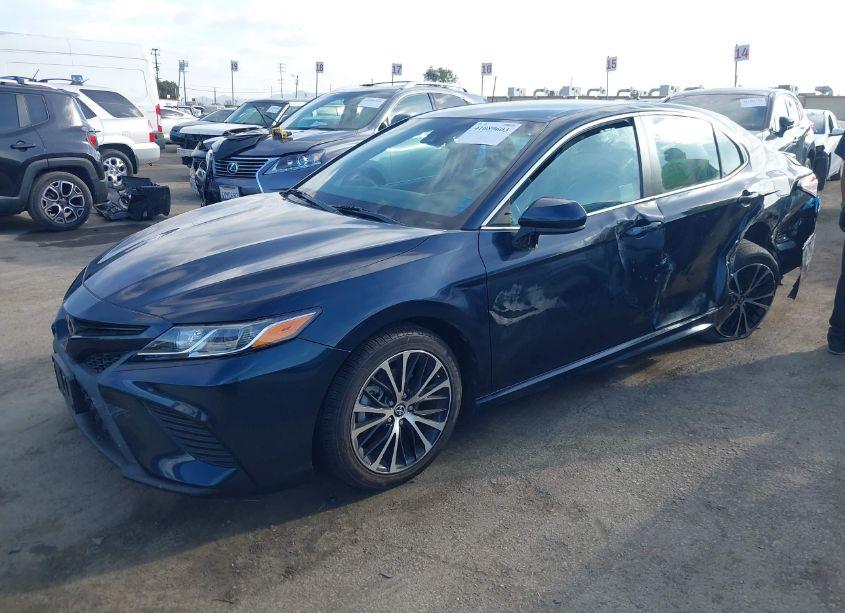Photo 2 of 2019 Toyota Camry SE (VIN 4T1B11HK3KU735824)