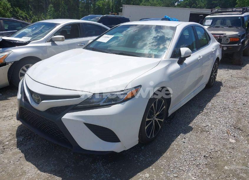 Photo 2 of 2019 Toyota Camry SE (VIN 4T1B11HK3KU760643)