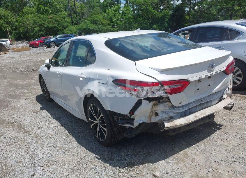 Photo 3 of 2019 Toyota Camry SE (VIN 4T1B11HK3KU760643)