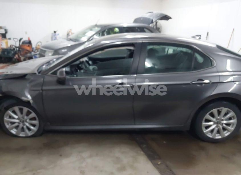 Photo 15 of 2019 Toyota Camry LE (VIN 4T1B11HK3KU762053)