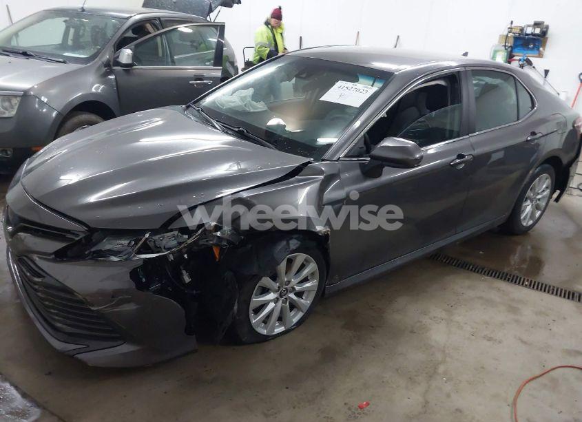 Photo 2 of 2019 Toyota Camry LE (VIN 4T1B11HK3KU762053)