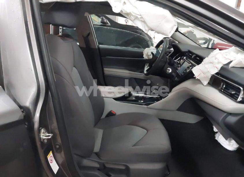 Photo 5 of 2019 Toyota Camry LE (VIN 4T1B11HK3KU762053)