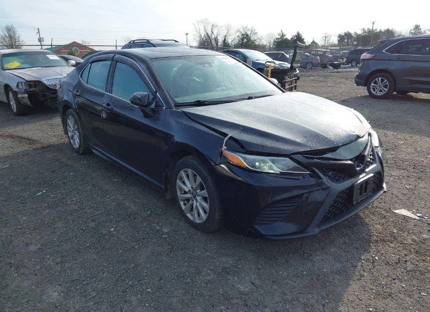 2019 Toyota Camry SE (VIN 4T1B11HK3KU764255) main photo