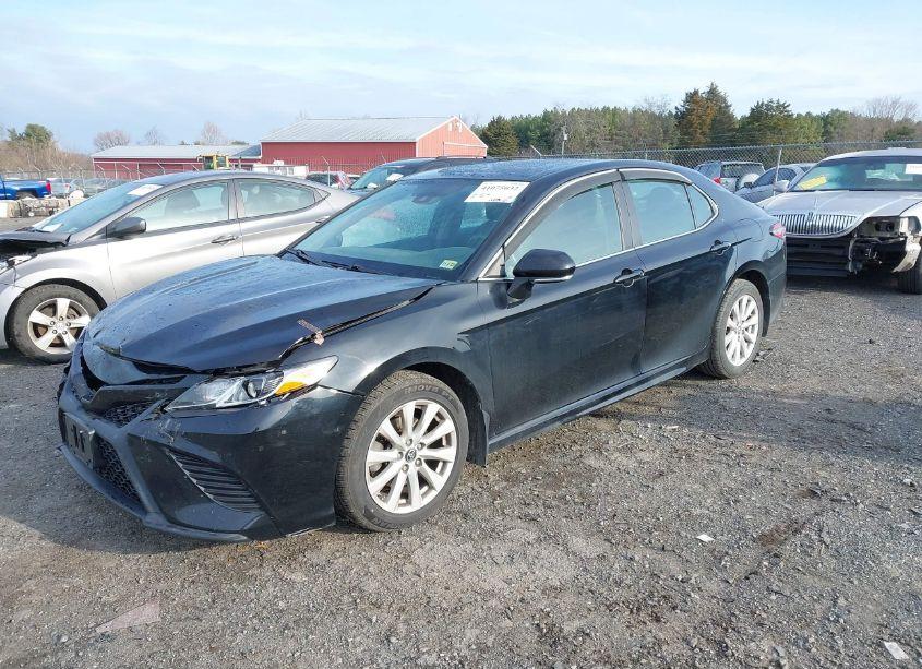 Photo 2 of 2019 Toyota Camry SE (VIN 4T1B11HK3KU764255)