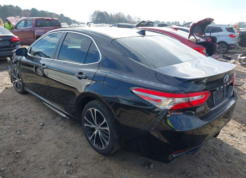 Photo 3 of 2019 Toyota Camry SE (VIN 4T1B11HK3KU783484)
