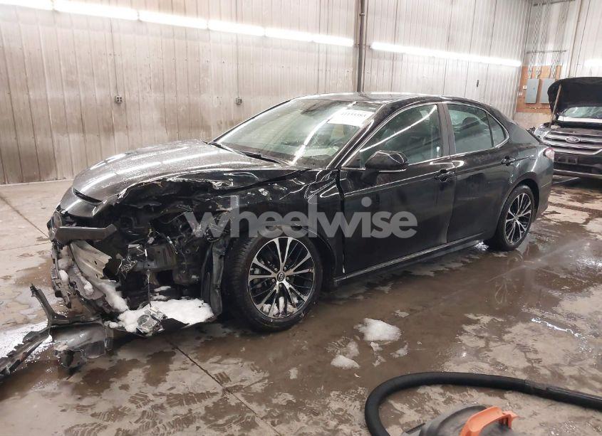 Photo 2 of 2019 Toyota Camry SE (VIN 4T1B11HK3KU784005)