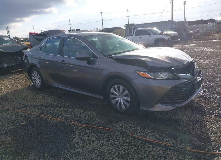 2019 Toyota Camry L (VIN 4T1B11HK3KU790208) main photo