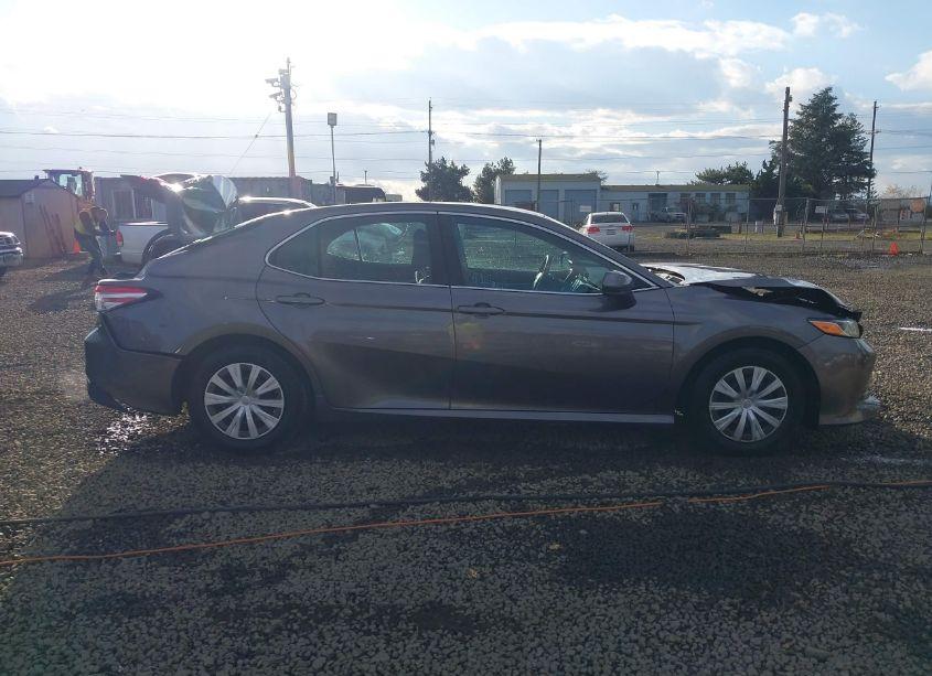 Photo 14 of 2019 Toyota Camry L (VIN 4T1B11HK3KU790208)