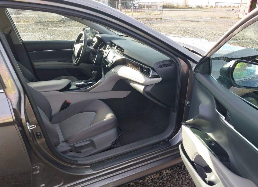 Photo 5 of 2019 Toyota Camry L (VIN 4T1B11HK3KU790208)