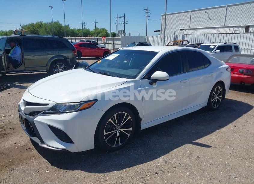 Photo 2 of 2019 Toyota Camry SE (VIN 4T1B11HK3KU792895)