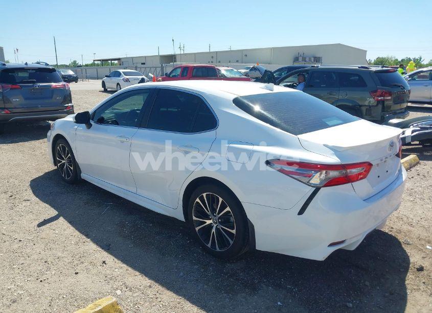 Photo 3 of 2019 Toyota Camry SE (VIN 4T1B11HK3KU792895)