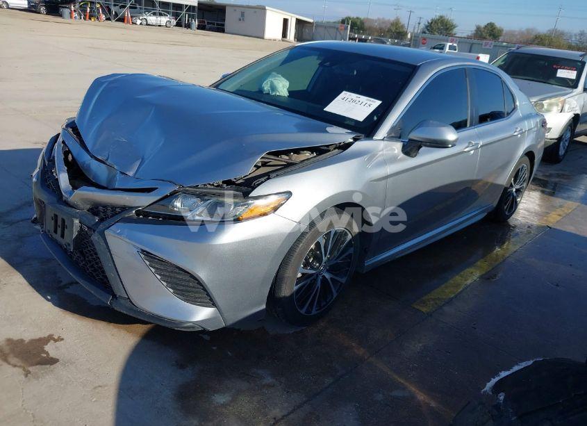 Photo 2 of 2019 Toyota Camry SE (VIN 4T1B11HK3KU793710)