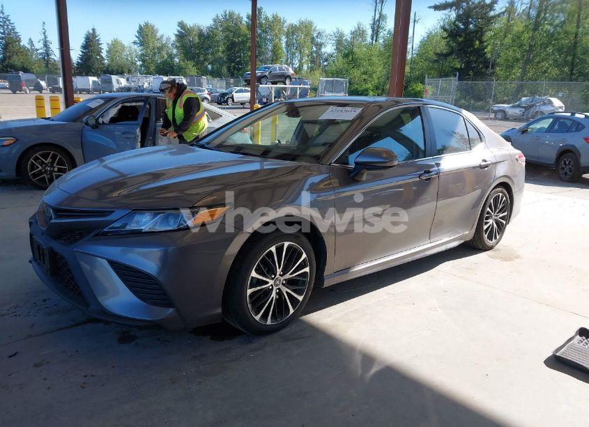 Photo 2 of 2019 Toyota Camry SE (VIN 4T1B11HK3KU795392)