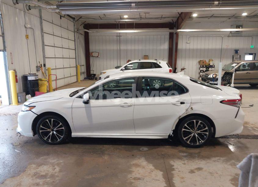 Photo 15 of 2019 Toyota Camry SE (VIN 4T1B11HK3KU802731)