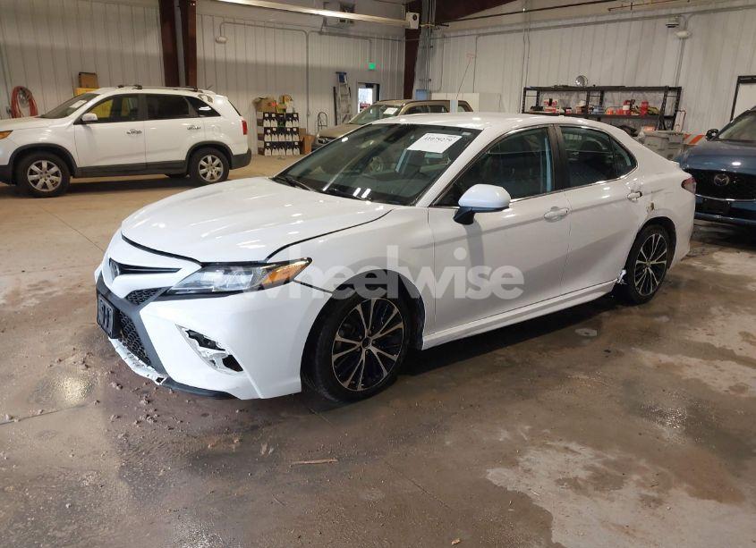 Photo 2 of 2019 Toyota Camry SE (VIN 4T1B11HK3KU802731)