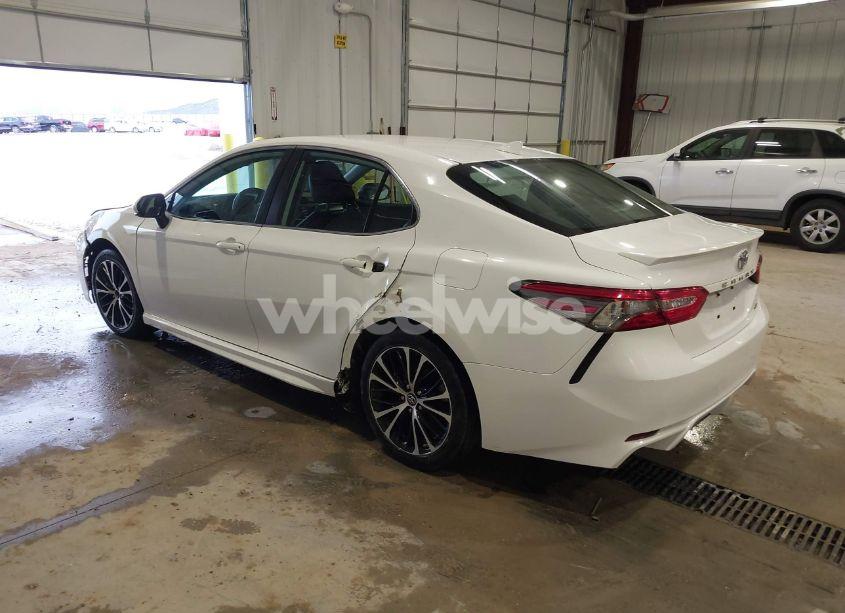 Photo 3 of 2019 Toyota Camry SE (VIN 4T1B11HK3KU802731)