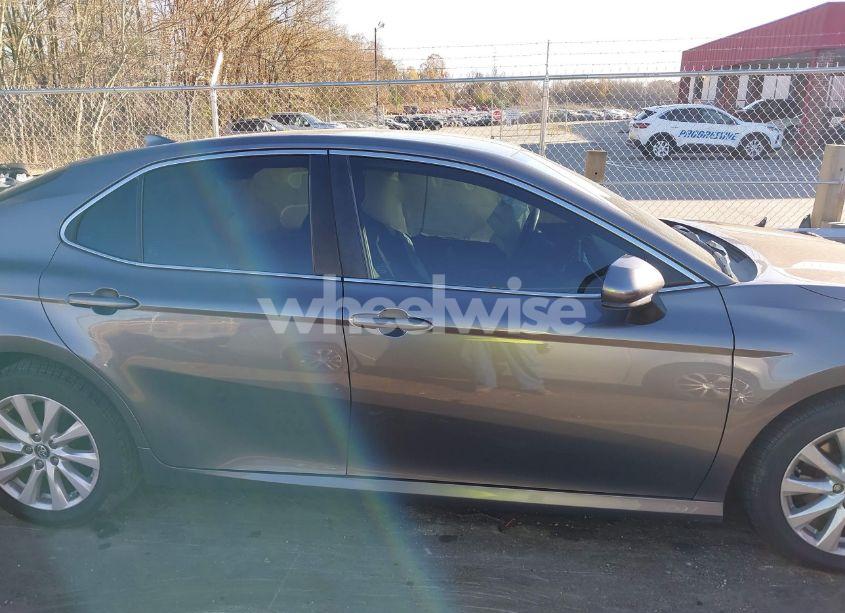 Photo 13 of 2019 Toyota Camry LE (VIN 4T1B11HK3KU820677)