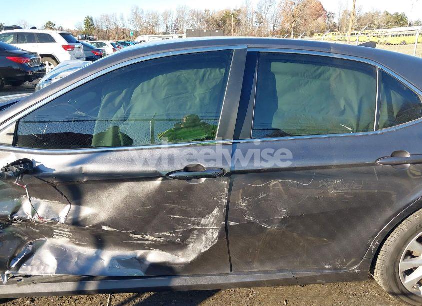 Photo 14 of 2019 Toyota Camry LE (VIN 4T1B11HK3KU820677)