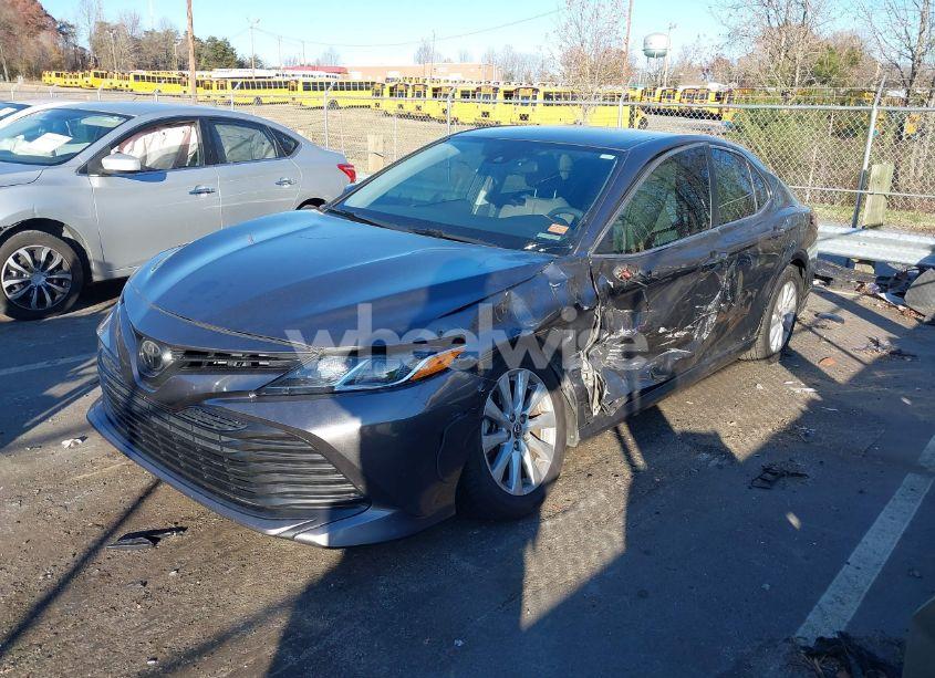Photo 2 of 2019 Toyota Camry LE (VIN 4T1B11HK3KU820677)