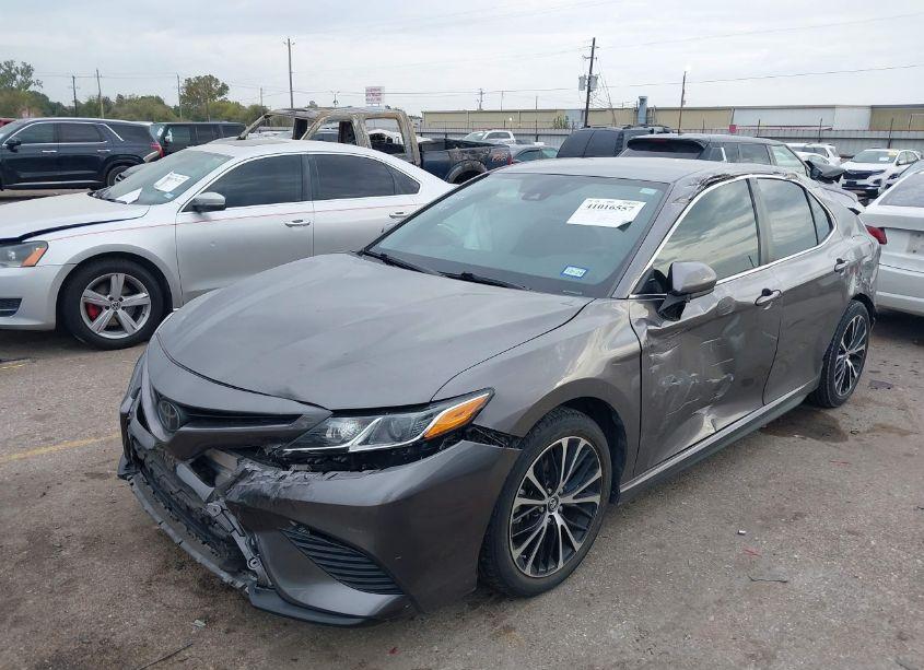 Photo 2 of 2019 Toyota Camry SE (VIN 4T1B11HK3KU829900)