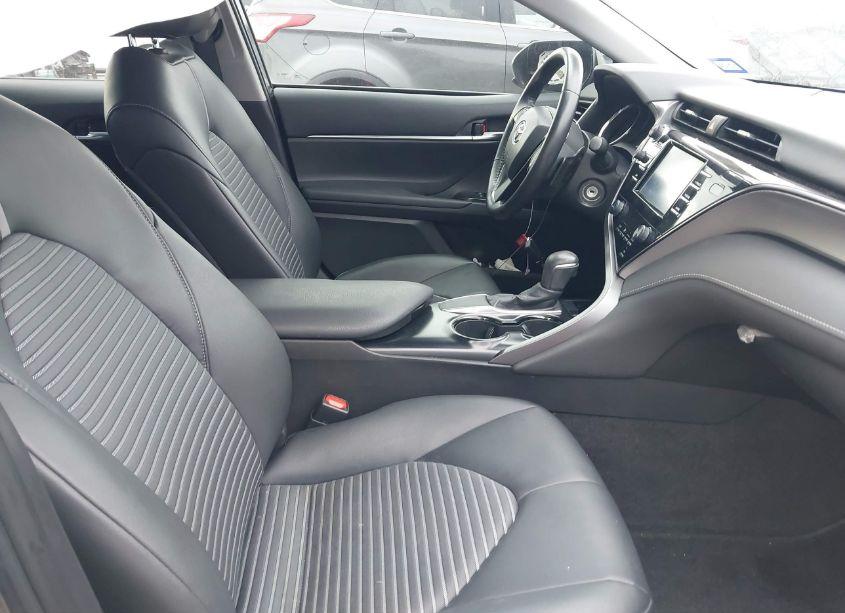 Photo 5 of 2019 Toyota Camry SE (VIN 4T1B11HK3KU829900)
