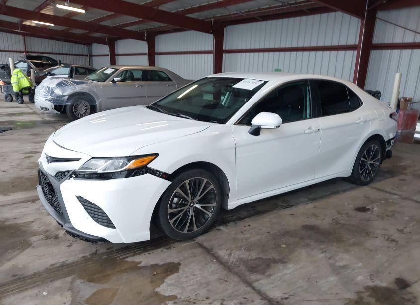 Photo 2 of 2019 Toyota Camry SE (VIN 4T1B11HK3KU845028)
