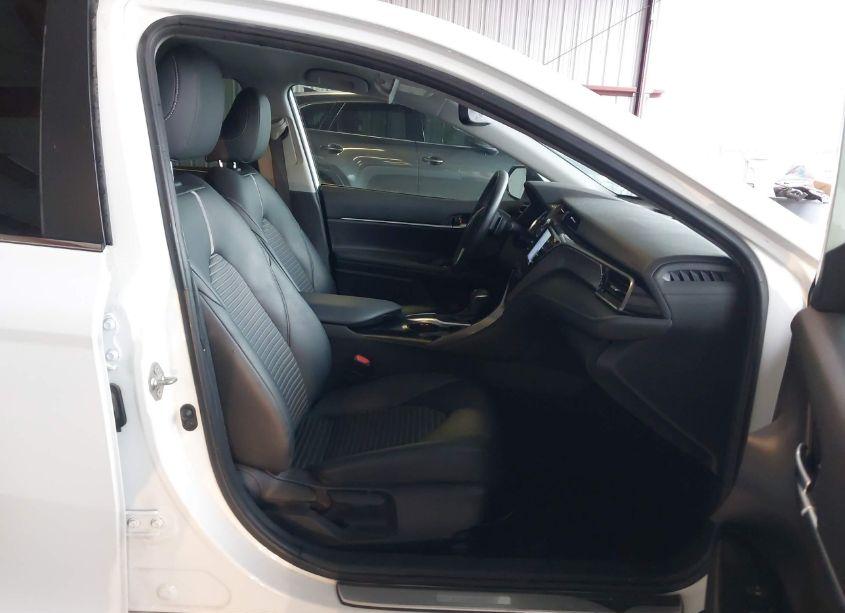 Photo 5 of 2019 Toyota Camry SE (VIN 4T1B11HK3KU845028)