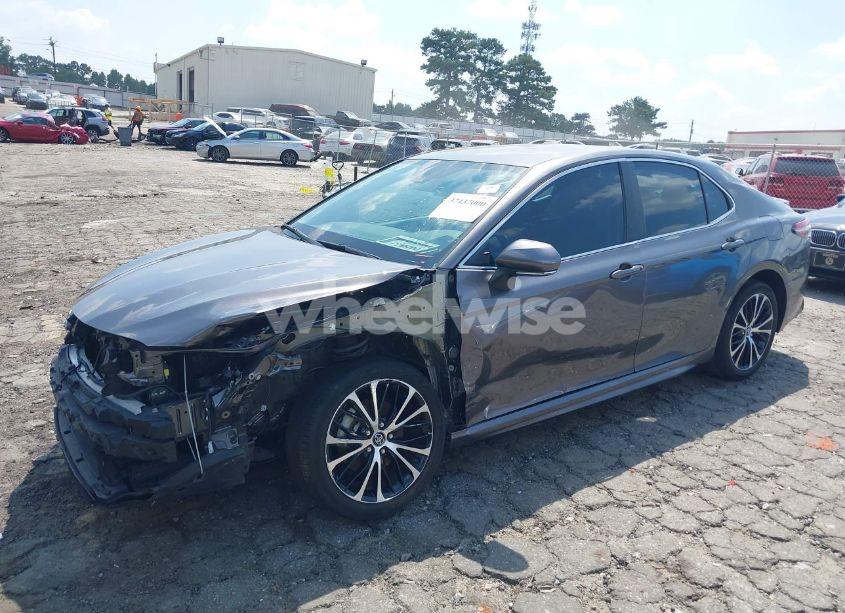 Photo 2 of 2019 Toyota Camry SE (VIN 4T1B11HK3KU850777)