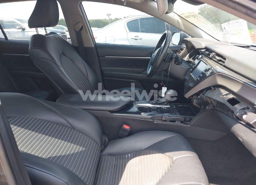 Photo 5 of 2019 Toyota Camry SE (VIN 4T1B11HK3KU850777)