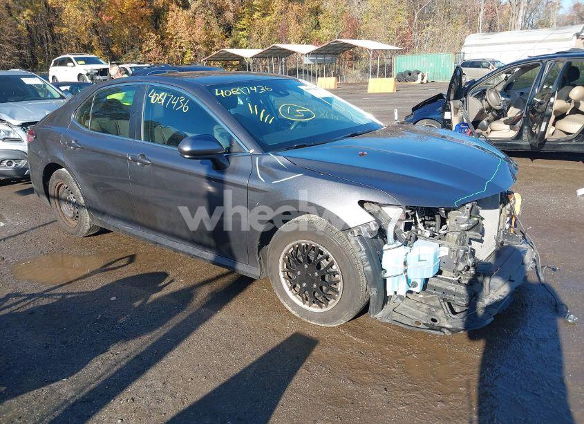 2019 Toyota Camry L (VIN 4T1B11HK3KU851766) main photo