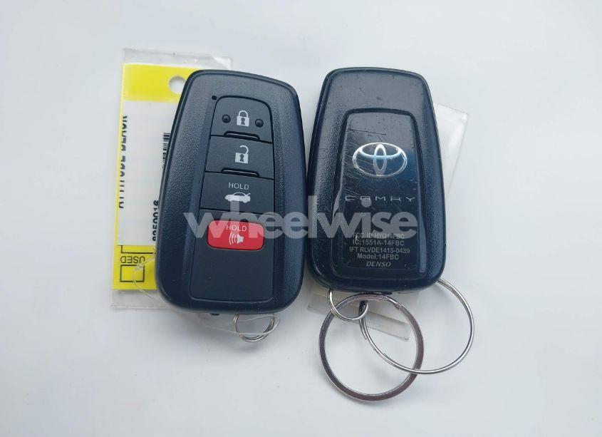 Photo 11 of 2018 Toyota Camry XLE (VIN 4T1B11HK4JU002695)