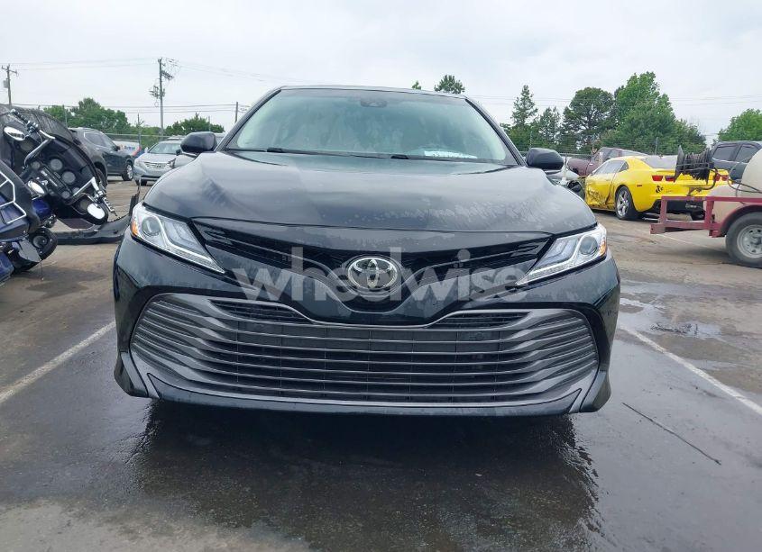 Photo 13 of 2018 Toyota Camry XLE (VIN 4T1B11HK4JU002695)