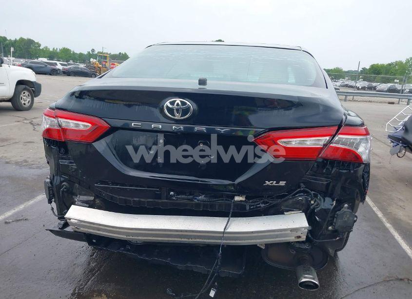 Photo 17 of 2018 Toyota Camry XLE (VIN 4T1B11HK4JU002695)