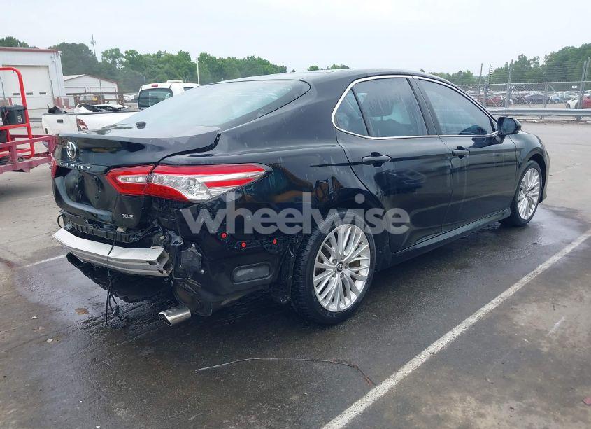 Photo 4 of 2018 Toyota Camry XLE (VIN 4T1B11HK4JU002695)