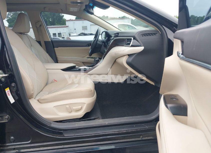 Photo 5 of 2018 Toyota Camry XLE (VIN 4T1B11HK4JU002695)