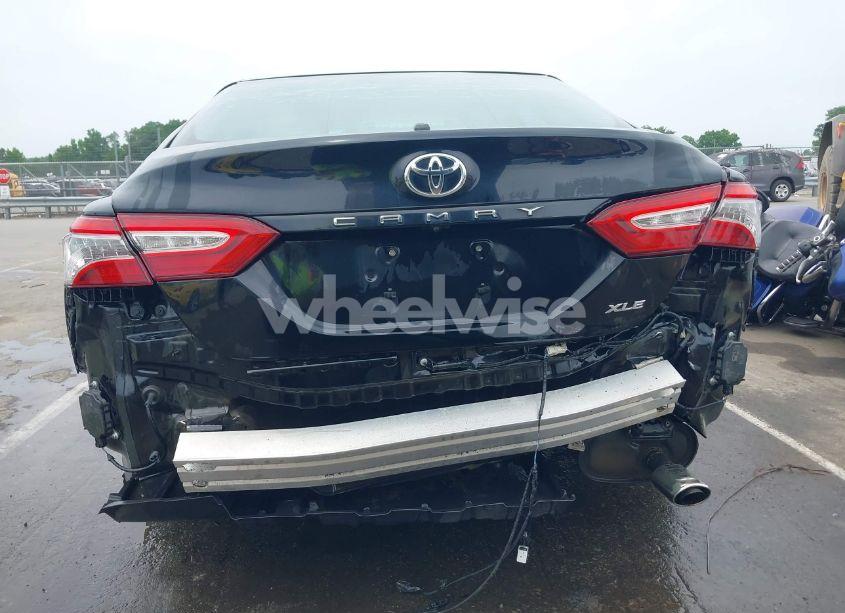 Photo 6 of 2018 Toyota Camry XLE (VIN 4T1B11HK4JU002695)