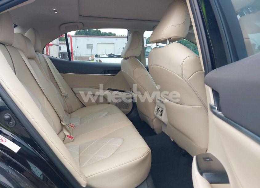 Photo 8 of 2018 Toyota Camry XLE (VIN 4T1B11HK4JU002695)