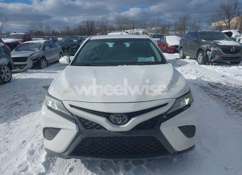 Photo 12 of 2018 Toyota Camry SE (VIN 4T1B11HK4JU031100)
