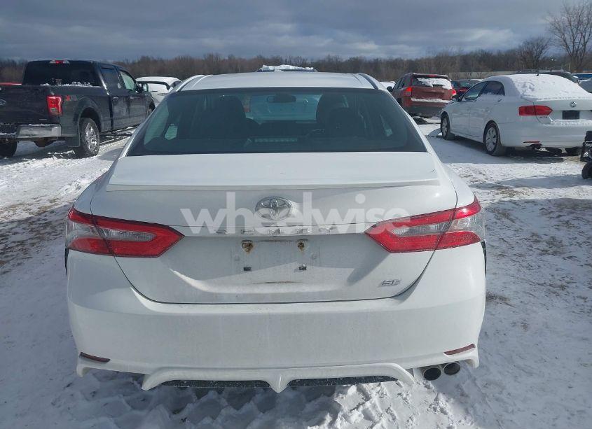 Photo 16 of 2018 Toyota Camry SE (VIN 4T1B11HK4JU031100)
