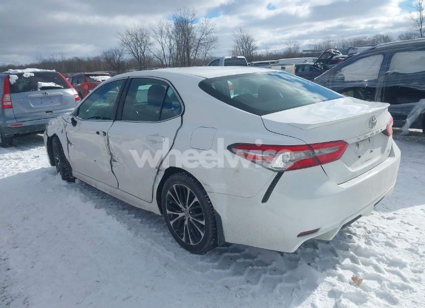 Photo 3 of 2018 Toyota Camry SE (VIN 4T1B11HK4JU031100)